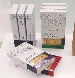 Texte der Weltliteratur als Buchstabennudeln