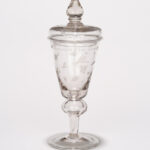 Deckelpokal mit Insektendarstellungen Glas, geschnitten Süddeutschland, 1. Hälfte 18. Jh.