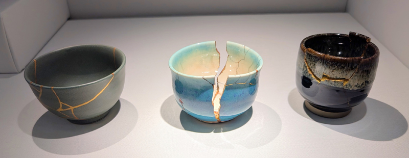 Schalen in Kintsugitechnik von Yasutaka Okamura
